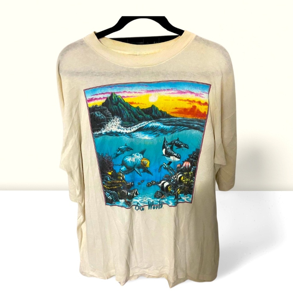 Vintage SeaWorld Graphic T-Shirt